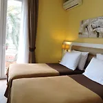 Regina 3*