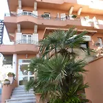Ξενοδοχείο Regina 3*
