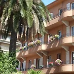 Ξενοδοχείο Regina 3*