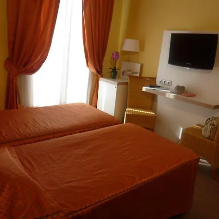 Regina Hotell 3*