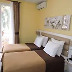 Regina 3*