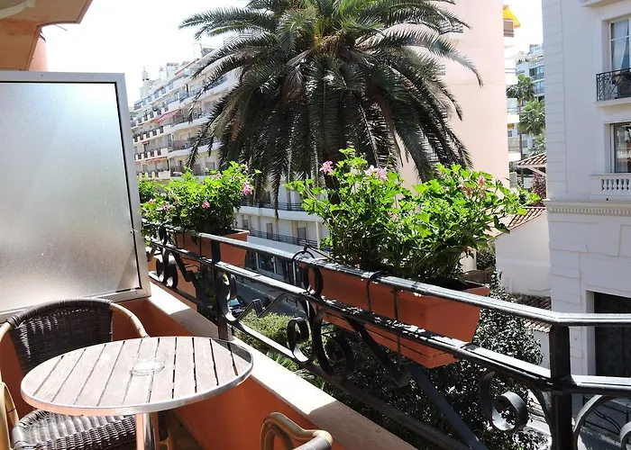 Regina Hotell 3*